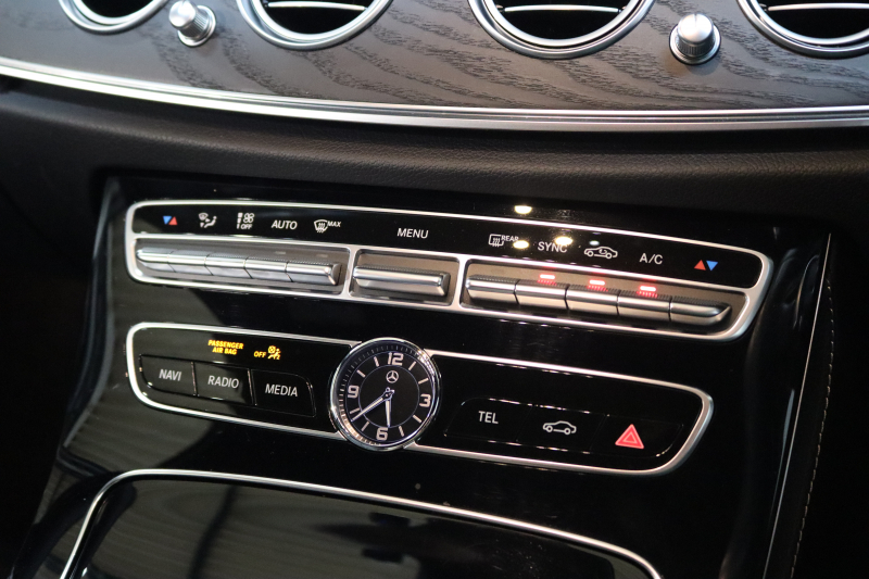 メルセデスベンツ Eクラス E250 AVG ｽﾎﾟｰﾂ ﾚｻﾞｰ&ﾚｰﾀﾞｰｾｰﾌﾃｨPKG　1ｵｰﾅｰ ｷｰﾚｽｺﾞｰ 黒本革 HDDﾅﾋﾞTV ｽﾏﾎ連携 ﾌﾞﾙﾒｽﾀｰ 360ｶﾒﾗ PTS LEDﾗｲﾄ 自動ﾄﾗﾝｸ ﾊﾝｽﾞﾌﾘｰA AMGｴｱﾛ&19AW ﾀﾞｲﾅﾐｯｸS 9AT　2年保証