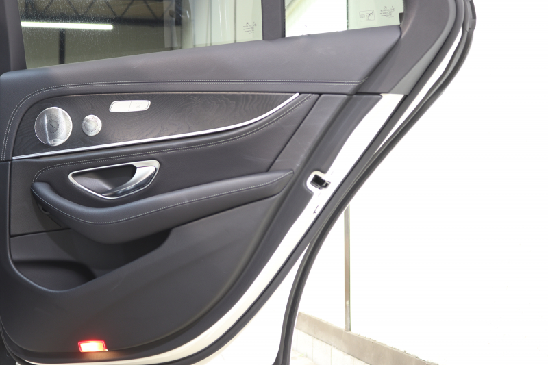 メルセデスベンツ Eクラス E250 AVG ｽﾎﾟｰﾂ ﾚｻﾞｰ&ﾚｰﾀﾞｰｾｰﾌﾃｨPKG　1ｵｰﾅｰ ｷｰﾚｽｺﾞｰ 黒本革 HDDﾅﾋﾞTV ｽﾏﾎ連携 ﾌﾞﾙﾒｽﾀｰ 360ｶﾒﾗ PTS LEDﾗｲﾄ 自動ﾄﾗﾝｸ ﾊﾝｽﾞﾌﾘｰA AMGｴｱﾛ&19AW ﾀﾞｲﾅﾐｯｸS 9AT　2年保証