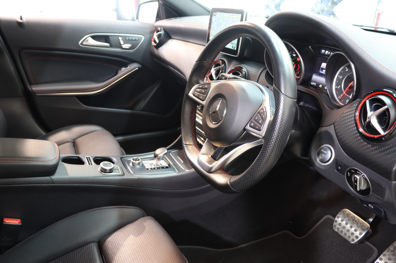 AMG Aクラス A45 4MATIC ﾚｰﾀﾞｰｾｰﾌﾃｨPKG　後期 ｷｰﾚｽｺﾞｰ 黒本革 HDDﾅﾋﾞTV ｽﾏﾎ連携 ﾊﾞｯｸｶﾒﾗ PTS LEDﾗｲﾄ AMG専用装備&ﾁｭｰﾆﾝｸﾞ ﾀﾞｲﾅﾐｯｸS BBS18AW 7AT　2年保証