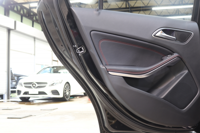 AMG Aクラス A45 4MATIC ﾚｰﾀﾞｰｾｰﾌﾃｨPKG　後期 ｷｰﾚｽｺﾞｰ 黒本革 HDDﾅﾋﾞTV ｽﾏﾎ連携 ﾊﾞｯｸｶﾒﾗ PTS LEDﾗｲﾄ AMG専用装備&ﾁｭｰﾆﾝｸﾞ ﾀﾞｲﾅﾐｯｸS BBS18AW 7AT　2年保証