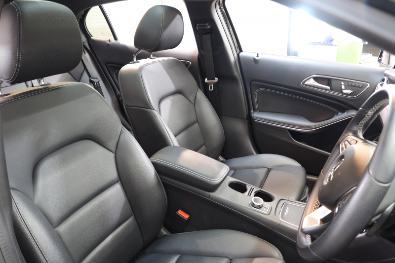 メルセデスベンツ GLA GLA220 4MATIC ﾌﾟﾚﾐｱﾑ&ﾚｰﾀﾞｰｾｰﾌﾃｨPKG　後期 ｷｰﾚｽｺﾞｰ 黒革 ﾊﾟﾉﾗﾏSR HDDﾅﾋﾞTV ｽﾏﾎ連携 harman/kardon ﾊﾞｯｸｶﾒﾗ PTS LEDﾗｲﾄ 自動Rｹﾞｰﾄ ﾊﾝｽﾞﾌﾘｰA 18AW ﾀﾞｲﾅﾐｯｸS　2年保証【4/5まで期間限定在庫】