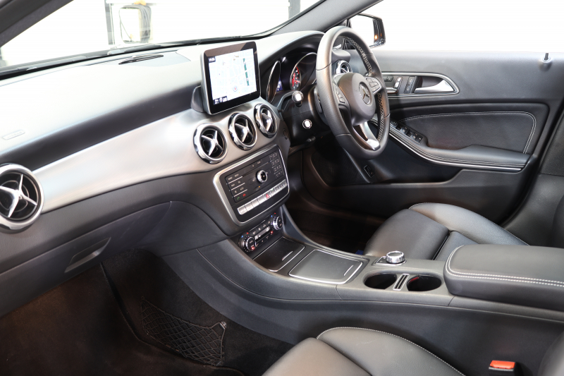 メルセデスベンツ GLA GLA220 4MATIC ﾌﾟﾚﾐｱﾑ&ﾚｰﾀﾞｰｾｰﾌﾃｨPKG　後期 ｷｰﾚｽｺﾞｰ 黒革 ﾊﾟﾉﾗﾏSR HDDﾅﾋﾞTV ｽﾏﾎ連携 harman/kardon ﾊﾞｯｸｶﾒﾗ PTS LEDﾗｲﾄ 自動Rｹﾞｰﾄ ﾊﾝｽﾞﾌﾘｰA 18AW ﾀﾞｲﾅﾐｯｸS　2年保証【4/5まで期間限定在庫】