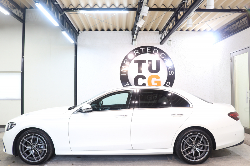 メルセデスベンツ Eクラス E200 ｽﾎﾟｰﾂ AMGﾗｲﾝｲﾝﾃﾘｱ&ｴｸｽｸﾙｰｼﾌﾞ&ﾚｰﾀﾞｰｾｰﾌﾃｨPKG　BSG搭載 後期 1ｵｰﾅｰ MEｺﾈｸﾄ ｷｰﾚｽｺﾞｰ 黒本革 ﾍｯﾄﾞｱｯﾌﾟD MBUXﾅﾋﾞTV&ARﾅﾋﾞ ｽﾏﾎ連携 ﾌﾞﾙﾒｽﾀｰ 360ｶﾒﾗ PTS LEDﾗｲﾄ 自動ﾄﾗﾝｸ AMGｴｱﾛ&19AW ﾜｲﾔﾚｽ充電 9AT　2年保証