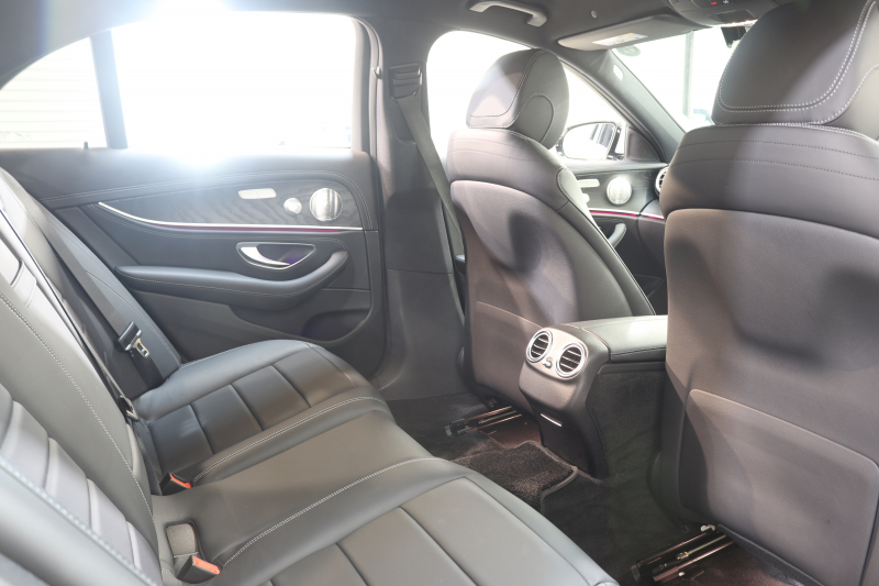 メルセデスベンツ Eクラス E200 ｽﾎﾟｰﾂ AMGﾗｲﾝｲﾝﾃﾘｱ&ｴｸｽｸﾙｰｼﾌﾞ&ﾚｰﾀﾞｰｾｰﾌﾃｨPKG　BSG搭載 後期 1ｵｰﾅｰ MEｺﾈｸﾄ ｷｰﾚｽｺﾞｰ 黒本革 ﾍｯﾄﾞｱｯﾌﾟD MBUXﾅﾋﾞTV&ARﾅﾋﾞ ｽﾏﾎ連携 ﾌﾞﾙﾒｽﾀｰ 360ｶﾒﾗ PTS LEDﾗｲﾄ 自動ﾄﾗﾝｸ AMGｴｱﾛ&19AW ﾜｲﾔﾚｽ充電 9AT　2年保証