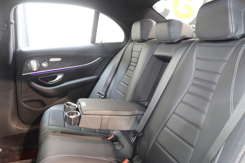 メルセデスベンツ Eクラス E200 ｽﾎﾟｰﾂ AMGﾗｲﾝｲﾝﾃﾘｱ&ｴｸｽｸﾙｰｼﾌﾞ&ﾚｰﾀﾞｰｾｰﾌﾃｨPKG　BSG搭載 後期 1ｵｰﾅｰ MEｺﾈｸﾄ ｷｰﾚｽｺﾞｰ 黒本革 ﾍｯﾄﾞｱｯﾌﾟD MBUXﾅﾋﾞTV&ARﾅﾋﾞ ｽﾏﾎ連携 ﾌﾞﾙﾒｽﾀｰ 360ｶﾒﾗ PTS LEDﾗｲﾄ 自動ﾄﾗﾝｸ AMGｴｱﾛ&19AW ﾜｲﾔﾚｽ充電 9AT　2年保証