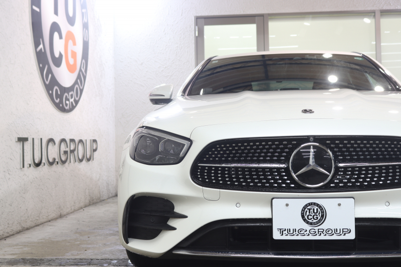 メルセデスベンツ Eクラス E200 ｽﾎﾟｰﾂ AMGﾗｲﾝｲﾝﾃﾘｱ&ｴｸｽｸﾙｰｼﾌﾞ&ﾚｰﾀﾞｰｾｰﾌﾃｨPKG　BSG搭載 後期 1ｵｰﾅｰ MEｺﾈｸﾄ ｷｰﾚｽｺﾞｰ 黒本革 ﾍｯﾄﾞｱｯﾌﾟD MBUXﾅﾋﾞTV&ARﾅﾋﾞ ｽﾏﾎ連携 ﾌﾞﾙﾒｽﾀｰ 360ｶﾒﾗ PTS LEDﾗｲﾄ 自動ﾄﾗﾝｸ AMGｴｱﾛ&19AW ﾜｲﾔﾚｽ充電 9AT　2年保証