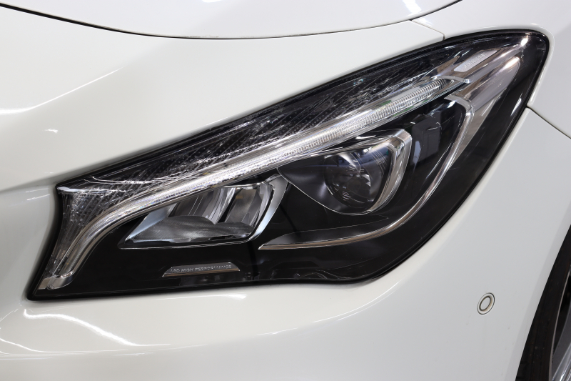 メルセデスベンツ CLAクラス CLA180ｽﾎﾟｰﾂ AMGﾚｻﾞｰｴｸｽｸﾙｰｼﾌﾞ&ﾚｰﾀﾞｰｾｰﾌﾃｨPKG　後期 ｷｰﾚｽｺﾞｰ 黒本革 ﾊﾟﾉﾗﾏSR HDDﾅﾋﾞTV ｽﾏﾎ連携 harman/kardon ﾊﾞｯｸｶﾒﾗ PTS LEDﾗｲﾄ AMGｴｱﾛ&18AW ﾀﾞｲﾅﾐｯｸS 7AT　2年保証【期間限定在庫】