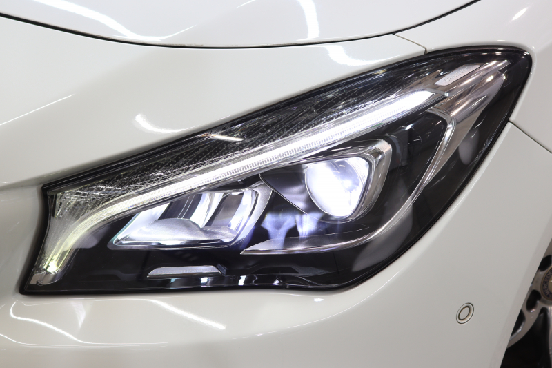 メルセデスベンツ CLAクラス CLA180ｽﾎﾟｰﾂ AMGﾚｻﾞｰｴｸｽｸﾙｰｼﾌﾞ&ﾚｰﾀﾞｰｾｰﾌﾃｨPKG　後期 ｷｰﾚｽｺﾞｰ 黒本革 ﾊﾟﾉﾗﾏSR HDDﾅﾋﾞTV ｽﾏﾎ連携 harman/kardon ﾊﾞｯｸｶﾒﾗ PTS LEDﾗｲﾄ AMGｴｱﾛ&18AW ﾀﾞｲﾅﾐｯｸS 7AT　2年保証