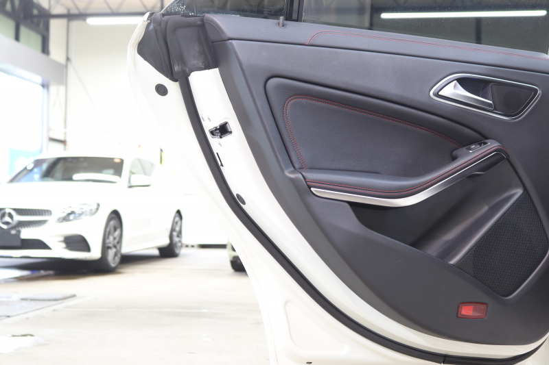 メルセデスベンツ CLAクラス CLA180ｽﾎﾟｰﾂ AMGﾚｻﾞｰｴｸｽｸﾙｰｼﾌﾞ&ﾚｰﾀﾞｰｾｰﾌﾃｨPKG　後期 ｷｰﾚｽｺﾞｰ 黒本革 ﾊﾟﾉﾗﾏSR HDDﾅﾋﾞTV ｽﾏﾎ連携 harman/kardon ﾊﾞｯｸｶﾒﾗ PTS LEDﾗｲﾄ AMGｴｱﾛ&18AW ﾀﾞｲﾅﾐｯｸS 7AT　2年保証