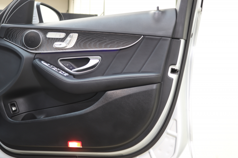 メルセデスベンツ Cクラス C220d AVG AMGﾗｲﾝ ﾚｰﾀﾞｰｾｰﾌﾃｨPKG　後期 ｷｰﾚｽｺﾞｰ 黒革 HDDﾅﾋﾞTV ｽﾏﾎ連携 ﾊﾞｯｸｶﾒﾗ PTS LEDﾗｲﾄ AMGｴｱﾛ&18AW ﾀﾞｲﾅﾐｯｸS ｴｱｻｽ 9AT　2年保証