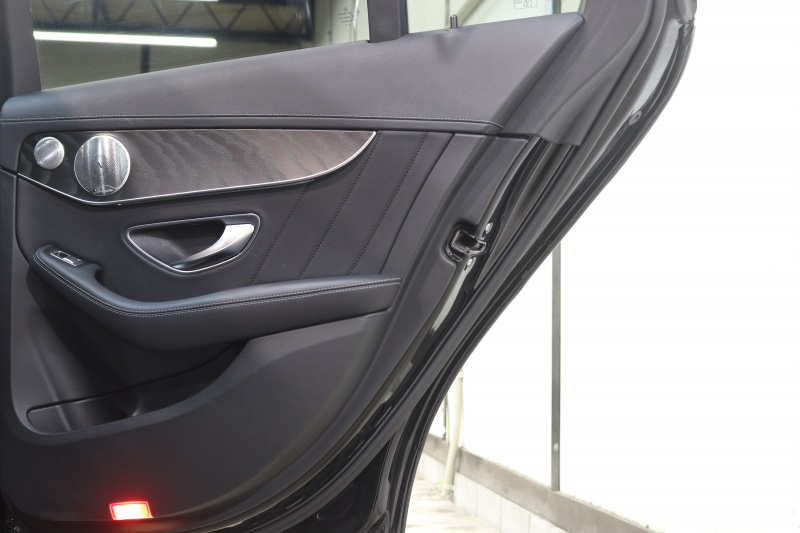 AMG Cクラス C43 4MATIC ﾚｰﾀﾞｰｾｰﾌﾃｨPKG　後期 ｷｰﾚｽｺﾞｰ 黒本革 ﾊﾟﾉﾗﾏSR ﾍｯﾄﾞｱｯﾌﾟD HDDﾅﾋﾞTV ｽﾏﾎ連携 ﾌﾞﾙﾒｽﾀｰ ﾊﾞｯｸｶﾒﾗ PTS LEDﾗｲﾄ 自動ﾄﾗﾝｸ ﾊﾝｽﾞﾌﾘｰA AMG専用装備&ﾁｭｰﾆﾝｸﾞﾀﾞｲﾅﾐｯｸS 9AT　2年保証