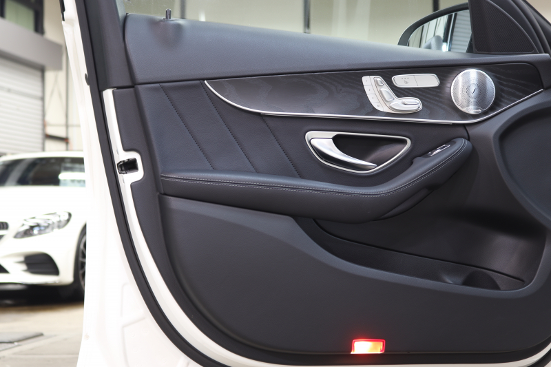 メルセデスベンツ Cクラス C200 AVG AMGﾗｲﾝ ﾚｻﾞｰｴｸｽｸﾙｰｼﾌﾞ&ﾚｰﾀﾞｰｾｰﾌﾃｨPKG　BSG搭載 後期 1ｵｰﾅｰ MEｺﾈｸﾄ ｷｰﾚｽｺﾞｰ 黒本革 ﾍｯﾄﾞｱｯﾌﾟD HDDﾅﾋﾞTV ｽﾏﾎ連携 ﾌﾞﾙﾒｽﾀｰ ﾊﾞｯｸｶﾒﾗ PTS LEDﾗｲﾄ 自動ﾄﾗﾝｸ ﾊﾝｽﾞﾌﾘｰA AMGｴｱﾛ&18AW ｴｱｻｽ 9AT　2年保証