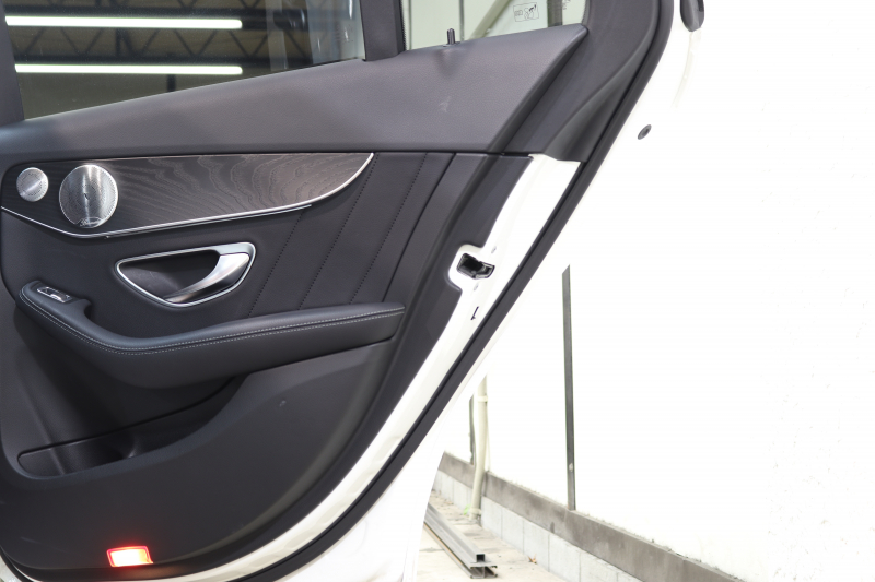 メルセデスベンツ Cクラス C200 AVG AMGﾗｲﾝ ﾚｻﾞｰｴｸｽｸﾙｰｼﾌﾞ&ﾚｰﾀﾞｰｾｰﾌﾃｨPKG　BSG搭載 後期 1ｵｰﾅｰ MEｺﾈｸﾄ ｷｰﾚｽｺﾞｰ 黒本革 ﾍｯﾄﾞｱｯﾌﾟD HDDﾅﾋﾞTV ｽﾏﾎ連携 ﾌﾞﾙﾒｽﾀｰ ﾊﾞｯｸｶﾒﾗ PTS LEDﾗｲﾄ 自動ﾄﾗﾝｸ ﾊﾝｽﾞﾌﾘｰA AMGｴｱﾛ&18AW ｴｱｻｽ 9AT　2年保証【期間限定在庫】