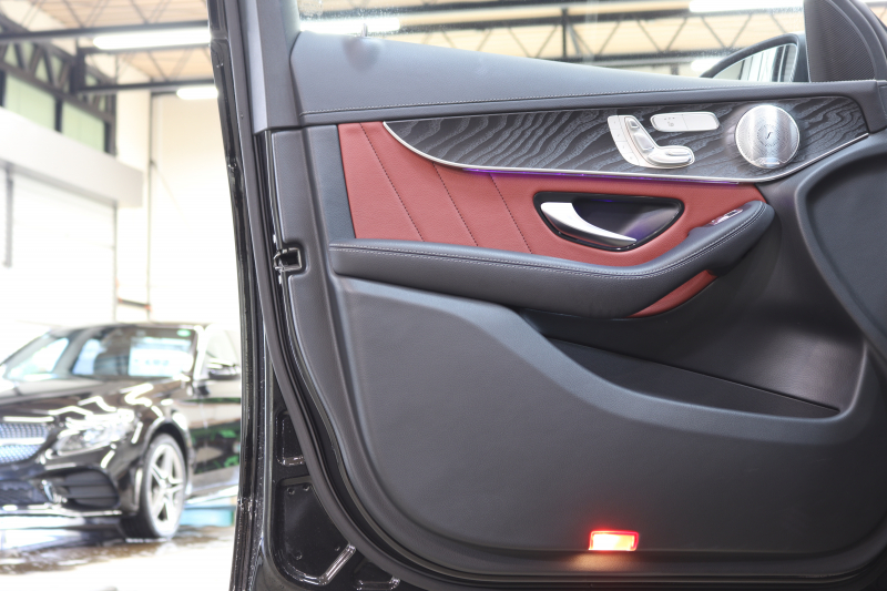 メルセデスベンツ GLC GLC300 4MATIC AMGﾗｲﾝ ﾚｻﾞｰｴｸｽｸﾙｰｼﾌﾞ&ﾚｰﾀﾞｰｾｰﾌﾃｨPKG　後期 MEｺﾈｸﾄ ｷｰﾚｽｺﾞｰ 赤/黒本革 ﾊﾟﾉﾗﾏSR ﾍｯﾄﾞｱｯﾌﾟD MBUXﾅﾋﾞTV BT音楽 ﾌﾞﾙﾒｽﾀｰ 360ｶﾒﾗ PTS LEDﾗｲﾄ 自動Rｹﾞｰﾄ AMGｴｱﾛ&20AW ｴｱｻｽ 9AT　2年保証