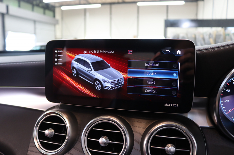 メルセデスベンツ GLC GLC300 4MATIC AMGﾗｲﾝ ﾚｻﾞｰｴｸｽｸﾙｰｼﾌﾞ&ﾚｰﾀﾞｰｾｰﾌﾃｨPKG　後期 MEｺﾈｸﾄ ｷｰﾚｽｺﾞｰ 赤/黒本革 ﾊﾟﾉﾗﾏSR ﾍｯﾄﾞｱｯﾌﾟD MBUXﾅﾋﾞTV BT音楽 ﾌﾞﾙﾒｽﾀｰ 360ｶﾒﾗ PTS LEDﾗｲﾄ 自動Rｹﾞｰﾄ AMGｴｱﾛ&20AW ｴｱｻｽ 9AT　2年保証