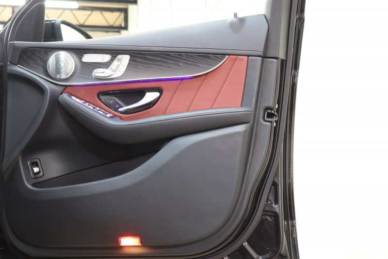 メルセデスベンツ GLC GLC300 4MATIC AMGﾗｲﾝ ﾚｻﾞｰｴｸｽｸﾙｰｼﾌﾞ&ﾚｰﾀﾞｰｾｰﾌﾃｨPKG　後期 MEｺﾈｸﾄ ｷｰﾚｽｺﾞｰ 赤/黒本革 ﾊﾟﾉﾗﾏSR ﾍｯﾄﾞｱｯﾌﾟD MBUXﾅﾋﾞTV BT音楽 ﾌﾞﾙﾒｽﾀｰ 360ｶﾒﾗ PTS LEDﾗｲﾄ 自動Rｹﾞｰﾄ AMGｴｱﾛ&20AW ｴｱｻｽ 9AT　2年保証