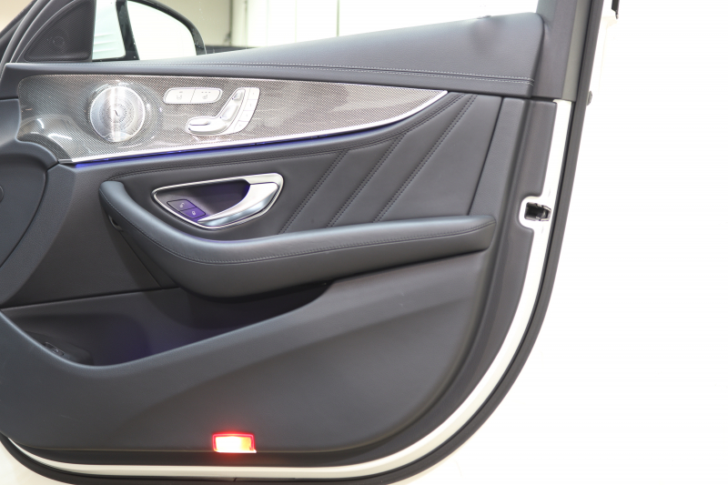 AMG Eクラス E63 4MATIC+ ﾚｰﾀﾞｰｾｰﾌﾃｨPKG　ｷｰﾚｽｺﾞｰ 黒本革 ﾍｯﾄﾞｱｯﾌﾟD HDDﾅﾋﾞTV ｽﾏﾎ連携 ﾌﾞﾙﾒｽﾀｰ 360ｶﾒﾗ PTS LEDﾗｲﾄ 自動ﾄﾗﾝｸ ﾊﾝｽﾞﾌﾘｰA AMG専用装備&ﾁｭｰﾆﾝｸﾞﾀﾞｲﾅﾐｯｸS 9AT　2年保証