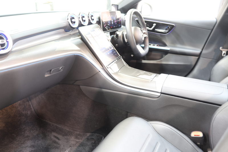 メルセデスベンツ Cクラス C220d ｽﾃｰｼｮﾝﾜｺﾞﾝ AVG AMGﾗｲﾝ ﾚｻﾞｰｴｸｽｸﾙｰｼﾌﾞ&ﾍﾞｰｼｯｸ&ﾚｰﾀﾞｰｾｰﾌﾃｨPKG　ISG搭載 1ｵｰﾅｰ ｷｰﾚｽｺﾞｰ 黒本革 ﾊﾟﾉﾗﾏSR ﾍｯﾄﾞｱｯﾌﾟD MBUXﾅﾋﾞTV&ARﾅﾋﾞ ｽﾏﾎ連携 360ｶﾒﾗ PTS LEDﾗｲﾄ 自動Rｹﾞｰﾄ AMGｴｱﾛ&18AW 9AT　新車保証継承可