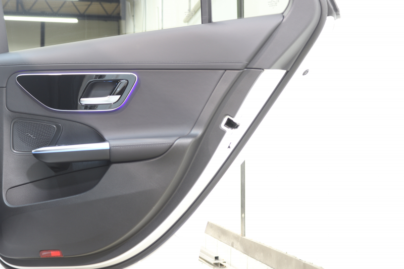 メルセデスベンツ Cクラス C220d ｽﾃｰｼｮﾝﾜｺﾞﾝ AVG AMGﾗｲﾝ ﾚｻﾞｰｴｸｽｸﾙｰｼﾌﾞ&ﾍﾞｰｼｯｸ&ﾚｰﾀﾞｰｾｰﾌﾃｨPKG　ISG搭載 1ｵｰﾅｰ ｷｰﾚｽｺﾞｰ 黒本革 ﾊﾟﾉﾗﾏSR ﾍｯﾄﾞｱｯﾌﾟD MBUXﾅﾋﾞTV&ARﾅﾋﾞ ｽﾏﾎ連携 360ｶﾒﾗ PTS LEDﾗｲﾄ 自動Rｹﾞｰﾄ AMGｴｱﾛ&18AW 9AT　新車保証継承可