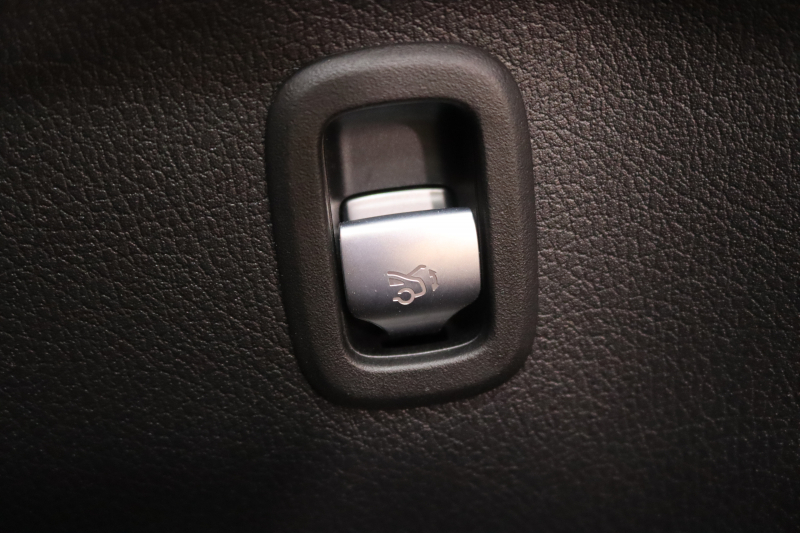 メルセデスベンツ Cクラス C220d ｽﾃｰｼｮﾝﾜｺﾞﾝ AVG AMGﾗｲﾝ ﾚｻﾞｰｴｸｽｸﾙｰｼﾌﾞ&ﾍﾞｰｼｯｸ&ﾚｰﾀﾞｰｾｰﾌﾃｨPKG　ISG搭載 1ｵｰﾅｰ ｷｰﾚｽｺﾞｰ 黒本革 ﾊﾟﾉﾗﾏSR ﾍｯﾄﾞｱｯﾌﾟD MBUXﾅﾋﾞTV&ARﾅﾋﾞ ｽﾏﾎ連携 360ｶﾒﾗ PTS LEDﾗｲﾄ 自動Rｹﾞｰﾄ AMGｴｱﾛ&18AW 9AT　新車保証継承可