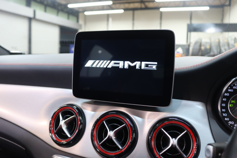 AMG GLA GLA45 4MATIC ﾚｰﾀﾞｰｾｰﾌﾃｨPKG　中期 ｷｰﾚｽｺﾞｰ 黒本革 ﾊﾟﾉﾗﾏSR HDDﾅﾋﾞTV ｽﾏﾎ連携 ﾊﾞｯｸｶﾒﾗ PTS ｷｾﾉﾝﾗｲﾄ 自動Rｹﾞｰﾄ AMG専用装備&ﾁｭｰﾆﾝｸﾞ 7AT　2年保証