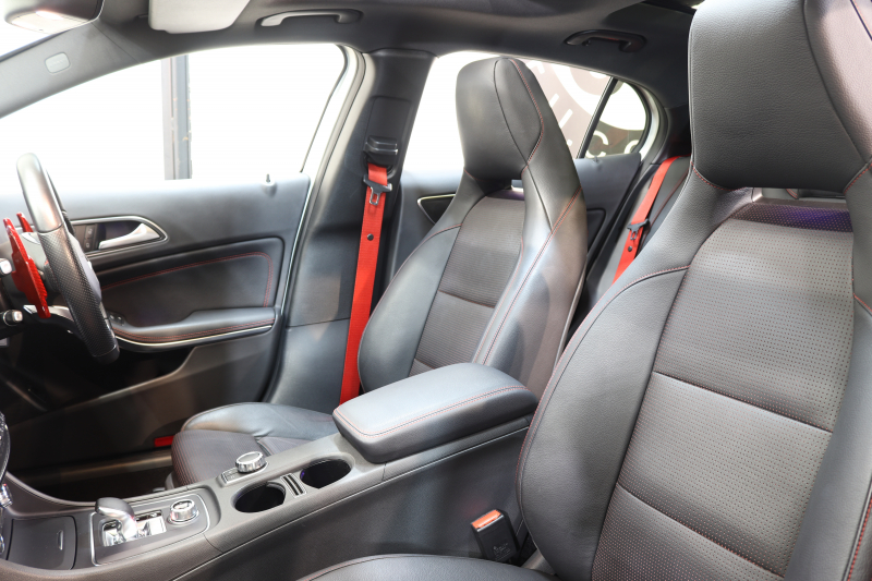 AMG GLA GLA45 4MATIC ﾚｰﾀﾞｰｾｰﾌﾃｨPKG　中期 ｷｰﾚｽｺﾞｰ 黒本革 ﾊﾟﾉﾗﾏSR HDDﾅﾋﾞTV ｽﾏﾎ連携 ﾊﾞｯｸｶﾒﾗ PTS ｷｾﾉﾝﾗｲﾄ 自動Rｹﾞｰﾄ AMG専用装備&ﾁｭｰﾆﾝｸﾞ 7AT　2年保証