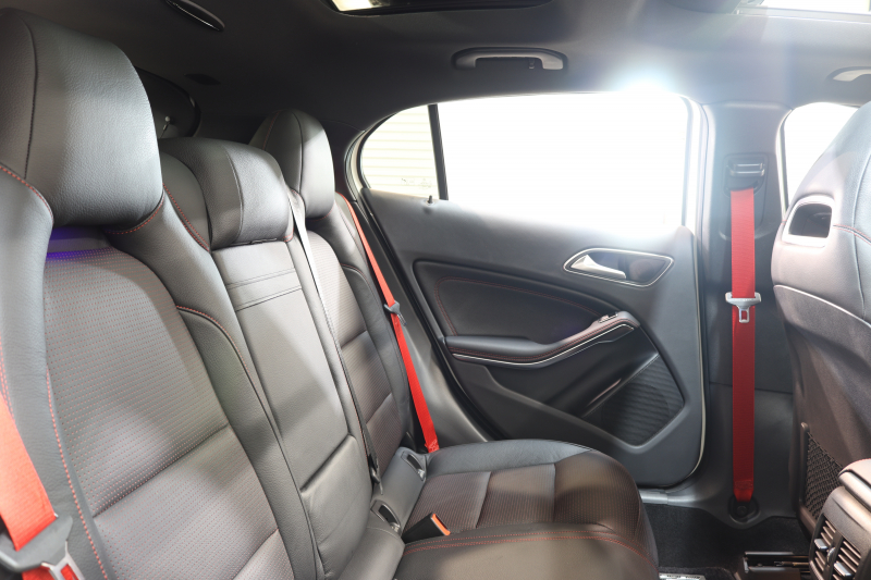 AMG GLA GLA45 4MATIC ﾚｰﾀﾞｰｾｰﾌﾃｨPKG　中期 ｷｰﾚｽｺﾞｰ 黒本革 ﾊﾟﾉﾗﾏSR HDDﾅﾋﾞTV ｽﾏﾎ連携 ﾊﾞｯｸｶﾒﾗ PTS ｷｾﾉﾝﾗｲﾄ 自動Rｹﾞｰﾄ AMG専用装備&ﾁｭｰﾆﾝｸﾞ 7AT　2年保証