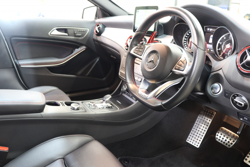 AMG GLA GLA45 4MATIC ﾚｰﾀﾞｰｾｰﾌﾃｨPKG　中期 ｷｰﾚｽｺﾞｰ 黒本革 ﾊﾟﾉﾗﾏSR HDDﾅﾋﾞTV ｽﾏﾎ連携 ﾊﾞｯｸｶﾒﾗ PTS ｷｾﾉﾝﾗｲﾄ 自動Rｹﾞｰﾄ AMG専用装備&ﾁｭｰﾆﾝｸﾞ 7AT　2年保証