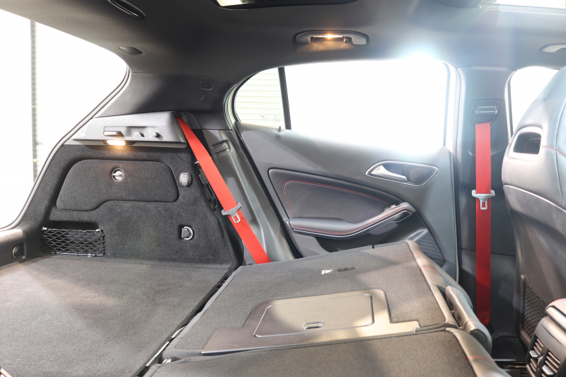 AMG GLA GLA45 4MATIC ﾚｰﾀﾞｰｾｰﾌﾃｨPKG　中期 ｷｰﾚｽｺﾞｰ 黒本革 ﾊﾟﾉﾗﾏSR HDDﾅﾋﾞTV ｽﾏﾎ連携 ﾊﾞｯｸｶﾒﾗ PTS ｷｾﾉﾝﾗｲﾄ 自動Rｹﾞｰﾄ AMG専用装備&ﾁｭｰﾆﾝｸﾞ 7AT　2年保証