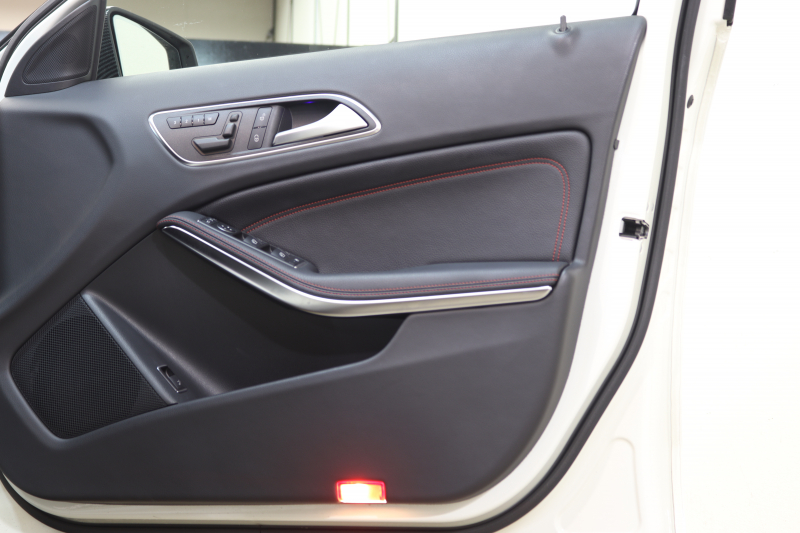 AMG GLA GLA45 4MATIC ﾚｰﾀﾞｰｾｰﾌﾃｨPKG　中期 ｷｰﾚｽｺﾞｰ 黒本革 ﾊﾟﾉﾗﾏSR HDDﾅﾋﾞTV ｽﾏﾎ連携 ﾊﾞｯｸｶﾒﾗ PTS ｷｾﾉﾝﾗｲﾄ 自動Rｹﾞｰﾄ AMG専用装備&ﾁｭｰﾆﾝｸﾞ 7AT　2年保証