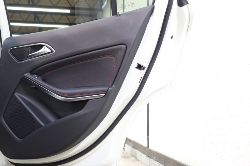 AMG GLA GLA45 4MATIC ﾚｰﾀﾞｰｾｰﾌﾃｨPKG　中期 ｷｰﾚｽｺﾞｰ 黒本革 ﾊﾟﾉﾗﾏSR HDDﾅﾋﾞTV ｽﾏﾎ連携 ﾊﾞｯｸｶﾒﾗ PTS ｷｾﾉﾝﾗｲﾄ 自動Rｹﾞｰﾄ AMG専用装備&ﾁｭｰﾆﾝｸﾞ 7AT　2年保証