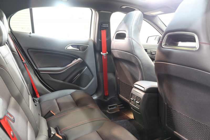 AMG GLA GLA45 4MATIC ﾚｰﾀﾞｰｾｰﾌﾃｨPKG　中期 ｷｰﾚｽｺﾞｰ 黒本革 ﾊﾟﾉﾗﾏSR HDDﾅﾋﾞTV ｽﾏﾎ連携 ﾊﾞｯｸｶﾒﾗ PTS ｷｾﾉﾝﾗｲﾄ 自動Rｹﾞｰﾄ AMG専用装備&ﾁｭｰﾆﾝｸﾞ 7AT　2年保証