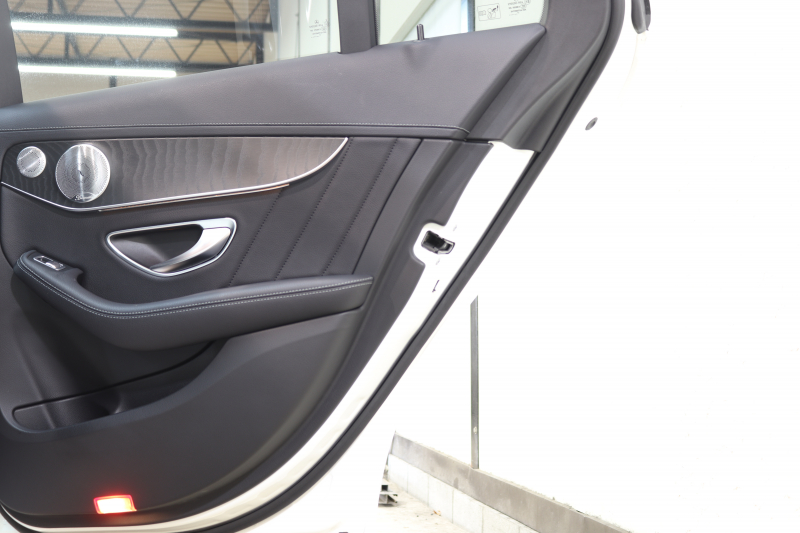 AMG Cクラス C43 4MATIC ｴｸｽｸﾙｰｼﾌﾞ&ﾚｰﾀﾞｰｾｰﾌﾃｨPKG　中期 ｷｰﾚｽｺﾞｰ 黒本革 ﾍｯﾄﾞｱｯﾌﾟD HDDﾅﾋﾞTV&ｷｬﾝｾﾗｰ BT音楽 ﾌﾞﾙﾒｽﾀｰ ﾊﾞｯｸｶﾒﾗ PTS LEDﾗｲﾄ 自動ﾄﾗﾝｸ ﾊﾝｽﾞﾌﾘｰA AMG専用装備&ﾁｭｰﾆﾝｸﾞﾀﾞｲﾅﾐｯｸｾﾚｸﾄ 9AT　2年保証