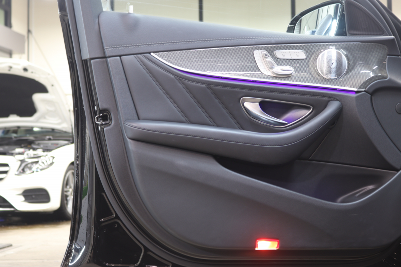 AMG Eクラス E53 4MATIC+ ｴｸｽｸﾙｰｼﾌﾞ&ﾚｰﾀﾞｰｾｰﾌﾃｨPKG　ISG搭載 後期 ｷｰﾚｽｺﾞｰ 黒本革 ﾍﾞﾝﾁﾚｰﾀｰ ﾊﾟﾉﾗﾏSR MBUXﾅﾋﾞTV ｽﾏﾎ連携 ﾌﾞﾙﾒｽﾀｰ 360ｶﾒﾗ PTS LEDﾗｲﾄ 自動ﾄﾗﾝｸ AMG専用装備&ﾁｭｰﾆﾝｸﾞ ﾜｲﾔﾚｽ充電 ｸﾛｰｼﾞﾝｸﾞS 9AT　2年保証