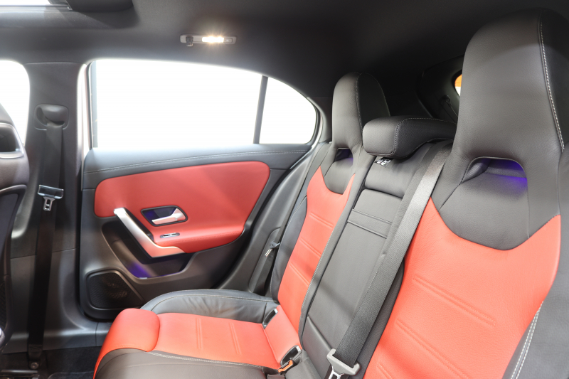 メルセデスベンツ Aクラス A180ｽﾀｲﾙ AMGﾗｲﾝ AMGﾚｻﾞｰｴｸｽｸﾙｰｼﾌﾞ&ﾅﾋﾞｹﾞｰｼｮﾝ&ﾚｰﾀﾞｰｾｰﾌﾃｨPKG　1ｵｰﾅｰ ｷｰﾚｽｺﾞｰ 赤/黒本革 ﾊﾟﾉﾗﾏSR MBUXﾅﾋﾞTV BT音楽 ﾊﾞｯｸｶﾒﾗ PTS LEDﾗｲﾄ AMGｴｱﾛ&18AW ﾀﾞｲﾅﾐｯｸｾﾚｸﾄ ﾜｲﾔﾚｽ充電 7AT　2年保証