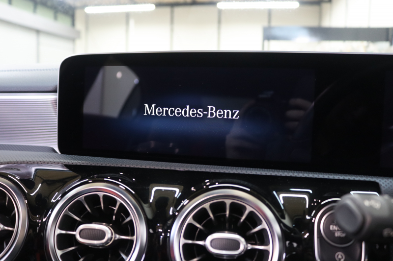 メルセデスベンツ Aクラス A180ｽﾀｲﾙ AMGﾗｲﾝ AMGﾚｻﾞｰｴｸｽｸﾙｰｼﾌﾞ&ﾅﾋﾞｹﾞｰｼｮﾝ&ﾚｰﾀﾞｰｾｰﾌﾃｨPKG　1ｵｰﾅｰ ｷｰﾚｽｺﾞｰ 赤/黒本革 ﾊﾟﾉﾗﾏSR MBUXﾅﾋﾞTV BT音楽 ﾊﾞｯｸｶﾒﾗ PTS LEDﾗｲﾄ AMGｴｱﾛ&18AW ﾀﾞｲﾅﾐｯｸｾﾚｸﾄ ﾜｲﾔﾚｽ充電 7AT　2年保証