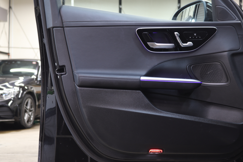 メルセデスベンツ Cクラス C220d AVG AMGﾗｲﾝ ﾚｻﾞｰｴｸｽｸﾙｰｼﾌﾞ&ﾍﾞｰｼｯｸ&ﾚｰﾀﾞｰｾｰﾌﾃｨPKG　ISG搭載 ｷｰﾚｽｺﾞｰ 黒本革 ﾊﾟﾉﾗﾏSR ﾍｯﾄﾞｱｯﾌﾟD MBUX/ARﾅﾋﾞTV ｽﾏﾎ連携 360ｶﾒﾗ PTS LEDﾗｲﾄ 自動ﾄﾗﾝｸ AMGｴｱﾛ&18AW ﾜｲﾔﾚｽ充電 9AT　2年保証