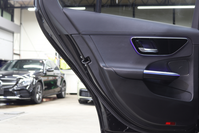 メルセデスベンツ Cクラス C220d AVG AMGﾗｲﾝ ﾚｻﾞｰｴｸｽｸﾙｰｼﾌﾞ&ﾍﾞｰｼｯｸ&ﾚｰﾀﾞｰｾｰﾌﾃｨPKG　ISG搭載 ｷｰﾚｽｺﾞｰ 黒本革 ﾊﾟﾉﾗﾏSR ﾍｯﾄﾞｱｯﾌﾟD MBUX/ARﾅﾋﾞTV ｽﾏﾎ連携 360ｶﾒﾗ PTS LEDﾗｲﾄ 自動ﾄﾗﾝｸ AMGｴｱﾛ&18AW ﾜｲﾔﾚｽ充電 9AT　2年保証