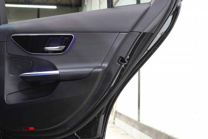 メルセデスベンツ Cクラス C220d AVG AMGﾗｲﾝ ﾚｻﾞｰｴｸｽｸﾙｰｼﾌﾞ&ﾍﾞｰｼｯｸ&ﾚｰﾀﾞｰｾｰﾌﾃｨPKG　ISG搭載 ｷｰﾚｽｺﾞｰ 黒本革 ﾊﾟﾉﾗﾏSR ﾍｯﾄﾞｱｯﾌﾟD MBUX/ARﾅﾋﾞTV ｽﾏﾎ連携 360ｶﾒﾗ PTS LEDﾗｲﾄ 自動ﾄﾗﾝｸ AMGｴｱﾛ&18AW ﾜｲﾔﾚｽ充電 9AT　2年保証