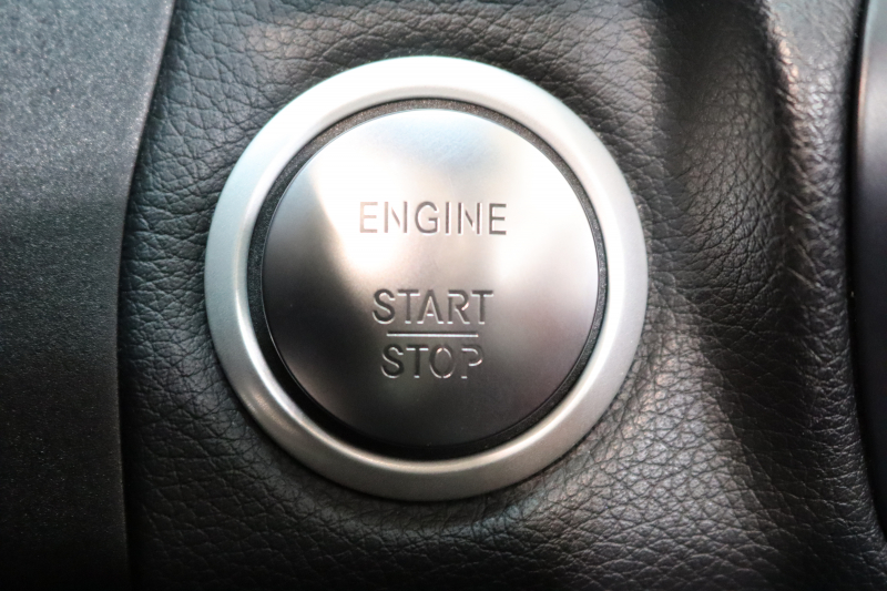 メルセデスベンツ Cクラス C180ｶﾌﾞﾘｵﾚ ｽﾎﾟｰﾂ ﾚｻﾞｰｴｸｽｸﾙｰｼﾌﾞ&ﾚｰﾀﾞｰｾｰﾌﾃｨPKG　ｷｰﾚｽｺﾞｰ 赤本革 ｴｱｽｶｰﾌ ﾍｯﾄﾞｱｯﾌﾟD HDDﾅﾋﾞTV BT音楽 ﾊﾞｯｸｶﾒﾗ PTS LEDﾗｲﾄ AMGｴｱﾛ&19AW ﾀﾞｲﾅﾐｯｸS 赤幌 9AT　2年保証