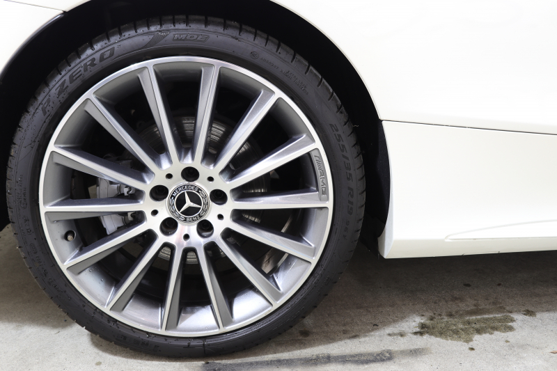 メルセデスベンツ Cクラス C180ｶﾌﾞﾘｵﾚ ｽﾎﾟｰﾂ ﾚｻﾞｰｴｸｽｸﾙｰｼﾌﾞ&ﾚｰﾀﾞｰｾｰﾌﾃｨPKG　ｷｰﾚｽｺﾞｰ 赤本革 ｴｱｽｶｰﾌ ﾍｯﾄﾞｱｯﾌﾟD HDDﾅﾋﾞTV BT音楽 ﾊﾞｯｸｶﾒﾗ PTS LEDﾗｲﾄ AMGｴｱﾛ&19AW ﾀﾞｲﾅﾐｯｸS 赤幌 9AT　2年保証