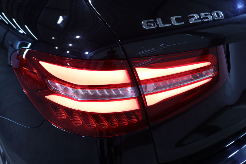 メルセデスベンツ GLC GLC250 4MATIC ｽﾎﾟｰﾂ 本革仕様 ﾚｰﾀﾞｰｾｰﾌﾃｨPKG　ｷｰﾚｽｺﾞｰ 黒本革 ﾊﾟﾉﾗﾏSR 純正HDDﾅﾋﾞTV BT音楽 ﾌﾞﾙﾒｽﾀｰ 360ｶﾒﾗ PTS LEDﾗｲﾄ 自動Rｹﾞｰﾄ ﾊﾝｽﾞﾌﾘｰA AMGｴｱﾛ&19AW 9AT　2年保証