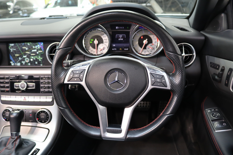 メルセデスベンツ SLKクラス SLK200 ｴｸｽｸﾙｰｼﾌﾞ AMGｽﾎﾟｰﾂ&ﾚｰﾀﾞｰｾｰﾌﾃｨPKG　中期 ｷｰﾚｽｺﾞｰ 黒本革 ｴｱｽｶｰﾌ ｶﾞﾗｽﾙｰﾌ HDDﾅﾋﾞTV BT音楽 ﾊﾞｯｸｶﾒﾗ PTS DSRC ｷｾﾉﾝ AMGｴｱﾛ&18AW ｴｱｶﾞｲﾄﾞ　2年保証