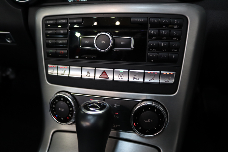 メルセデスベンツ SLKクラス SLK200 ｴｸｽｸﾙｰｼﾌﾞ AMGｽﾎﾟｰﾂ&ﾚｰﾀﾞｰｾｰﾌﾃｨPKG　中期 ｷｰﾚｽｺﾞｰ 黒本革 ｴｱｽｶｰﾌ ｶﾞﾗｽﾙｰﾌ HDDﾅﾋﾞTV BT音楽 ﾊﾞｯｸｶﾒﾗ PTS DSRC ｷｾﾉﾝ AMGｴｱﾛ&18AW ｴｱｶﾞｲﾄﾞ　2年保証