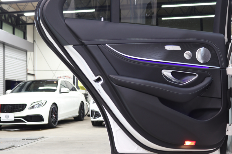 メルセデスベンツ Eクラス E220d AVG ｽﾎﾟｰﾂ ﾚｻﾞｰ&ﾚｰﾀﾞｰｾｰﾌﾃｨPKG　ｷｰﾚｽｺﾞｰ 黒本革 全席ｼｰﾄﾋｰﾀｰ HDDﾅﾋﾞTV ｽﾏﾎ連携 ﾌﾞﾙﾒｽﾀｰ 360ｶﾒﾗ PTS ｴｱﾊﾞﾗﾝｽPKG LEDﾗｲﾄ 自動ﾄﾗﾝｸ AMGｴｱﾛ&19AW ﾀﾞｲﾅﾐｯｸｾﾚｸﾄ 9AT　2年保証