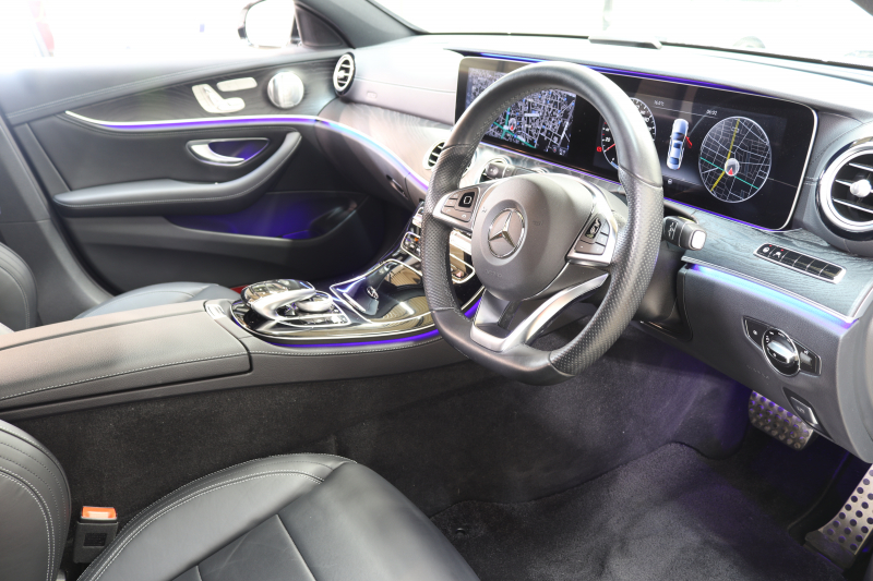 メルセデスベンツ Eクラス E220d AVG ｽﾎﾟｰﾂ ﾚｻﾞｰ&ﾚｰﾀﾞｰｾｰﾌﾃｨPKG　ｷｰﾚｽｺﾞｰ 黒本革 全席ｼｰﾄﾋｰﾀｰ HDDﾅﾋﾞTV ｽﾏﾎ連携 ﾌﾞﾙﾒｽﾀｰ 360ｶﾒﾗ PTS ｴｱﾊﾞﾗﾝｽPKG LEDﾗｲﾄ 自動ﾄﾗﾝｸ AMGｴｱﾛ&19AW ﾀﾞｲﾅﾐｯｸｾﾚｸﾄ 9AT　2年保証