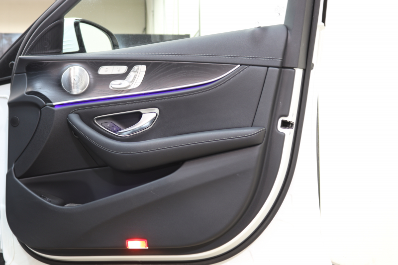 メルセデスベンツ Eクラス E220d AVG ｽﾎﾟｰﾂ ﾚｻﾞｰ&ﾚｰﾀﾞｰｾｰﾌﾃｨPKG　ｷｰﾚｽｺﾞｰ 黒本革 全席ｼｰﾄﾋｰﾀｰ HDDﾅﾋﾞTV ｽﾏﾎ連携 ﾌﾞﾙﾒｽﾀｰ 360ｶﾒﾗ PTS ｴｱﾊﾞﾗﾝｽPKG LEDﾗｲﾄ 自動ﾄﾗﾝｸ AMGｴｱﾛ&19AW ﾀﾞｲﾅﾐｯｸｾﾚｸﾄ 9AT　2年保証