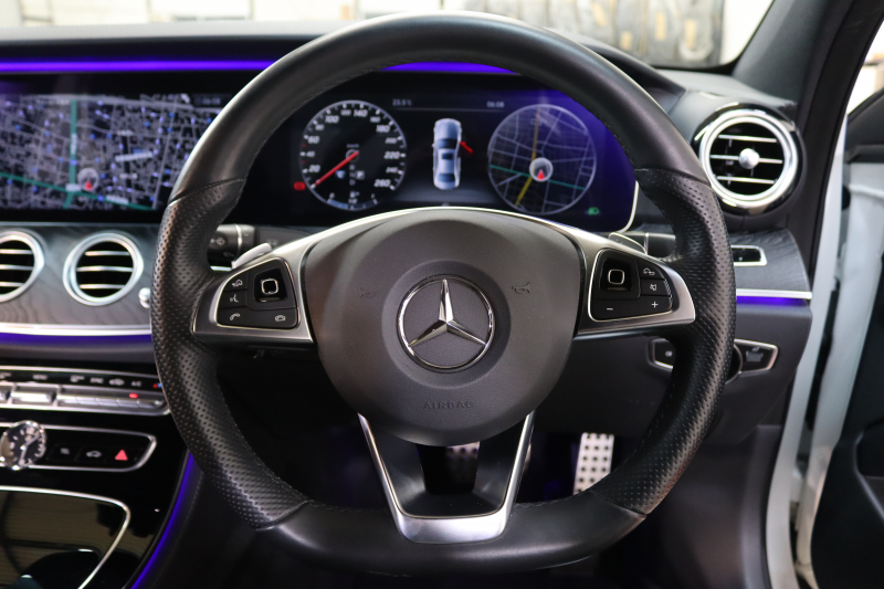 メルセデスベンツ Eクラス E220d AVG ｽﾎﾟｰﾂ ﾚｻﾞｰ&ﾚｰﾀﾞｰｾｰﾌﾃｨPKG　ｷｰﾚｽｺﾞｰ 黒本革 全席ｼｰﾄﾋｰﾀｰ HDDﾅﾋﾞTV ｽﾏﾎ連携 ﾌﾞﾙﾒｽﾀｰ 360ｶﾒﾗ PTS ｴｱﾊﾞﾗﾝｽPKG LEDﾗｲﾄ 自動ﾄﾗﾝｸ AMGｴｱﾛ&19AW ﾀﾞｲﾅﾐｯｸｾﾚｸﾄ 9AT　2年保証