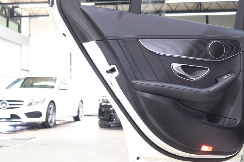メルセデスベンツ Cクラス C200 AVG AMGﾗｲﾝ ﾚｻﾞｰｴｸｽｸﾙｰｼﾌﾞ&ﾚｰﾀﾞｰｾｰﾌﾃｨPKG　1ｵｰﾅｰ ｷｰﾚｽｺﾞｰ 黒本革 ﾊﾟﾉﾗﾏSR HUD HDDﾅﾋﾞTV BT音楽 ﾊﾞｯｸｶﾒﾗ PTS LEDﾗｲﾄ 自動ﾄﾗﾝｸ ｴｱﾊﾞﾗﾝｽPKG AMGｴｱﾛ&18AW ｴｱｻｽ　2年保証