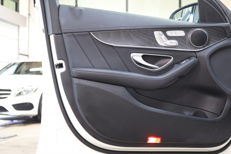 メルセデスベンツ Cクラス C200 AVG AMGﾗｲﾝ ﾚｻﾞｰｴｸｽｸﾙｰｼﾌﾞ&ﾚｰﾀﾞｰｾｰﾌﾃｨPKG　1ｵｰﾅｰ ｷｰﾚｽｺﾞｰ 黒本革 ﾊﾟﾉﾗﾏSR HUD HDDﾅﾋﾞTV BT音楽 ﾊﾞｯｸｶﾒﾗ PTS LEDﾗｲﾄ 自動ﾄﾗﾝｸ ｴｱﾊﾞﾗﾝｽPKG AMGｴｱﾛ&18AW ｴｱｻｽ　2年保証